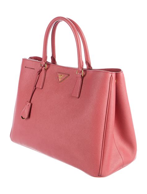 prada saffiano lux shopping bag price